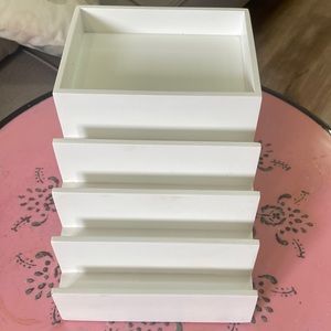 Makeup palette and accessories holder